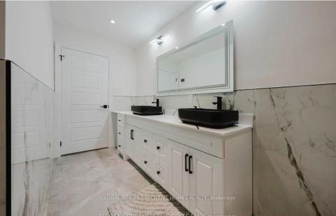 Photo 26 at 99 Benjamin Drive, East Woodbridge, Vaughan
