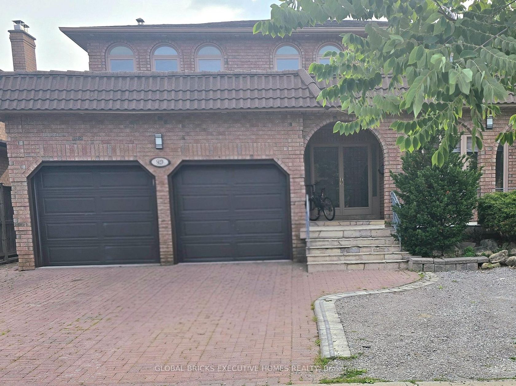 99 Benjamin Drive, East Woodbridge, Vaughan photo number 2