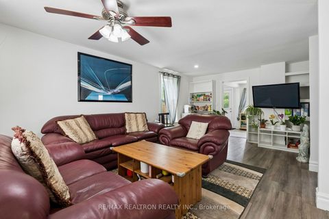 Photo 3 at 28 Machell Avenue, Aurora Village, Aurora
