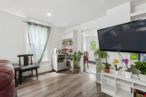 Photo 7 at 28 Machell Avenue, Aurora Village, Aurora