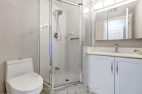 Photo 11 at 906 - 8 Hillcrest Avenue, Willowdale East, Toronto