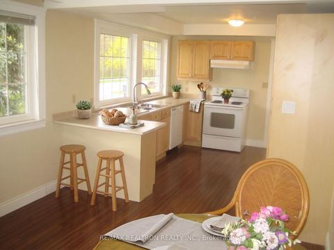 Photo 3 at 166 WELDRICK Road, North Richvale, Richmond Hill