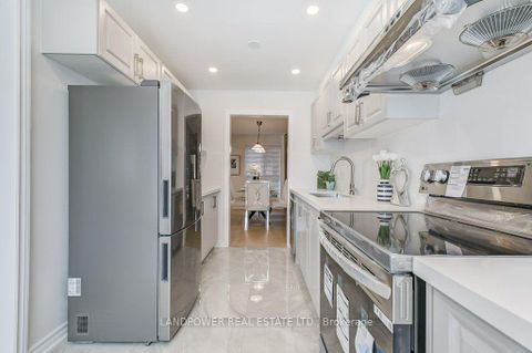 Photo 13 at 10 Brassbell Mill Way, Windfields, Toronto