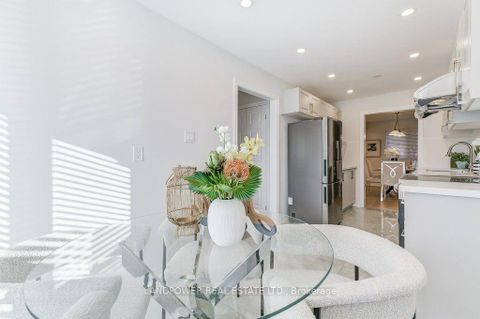 Photo 15 at 10 Brassbell Mill Way, Windfields, Toronto
