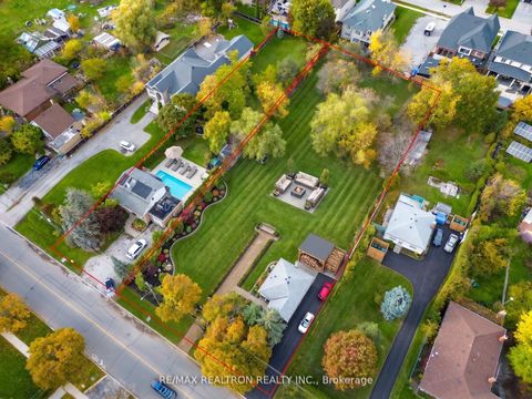 Photo 1 at 162 Weldrick Road W, North Richvale, Richmond Hill