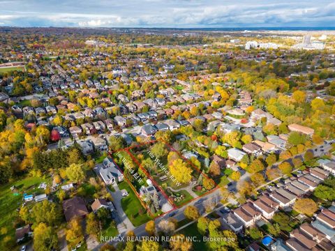 Photo 3 at 162 Weldrick Road W, North Richvale, Richmond Hill