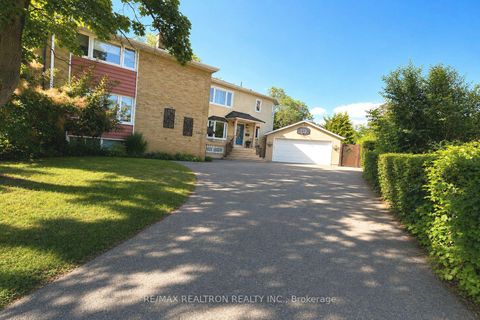 Photo 2 at 20 Redwing Place, Don Mills, Toronto
