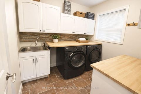 Photo 5 at 20 Redwing Place, Don Mills, Toronto