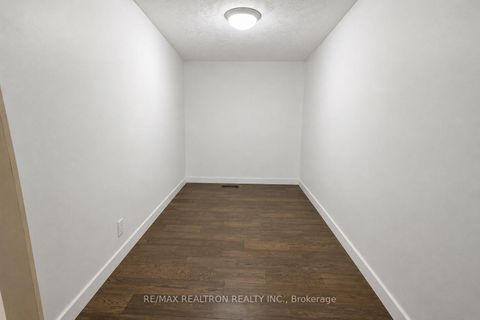 Photo 14 at 20 Redwing Place, Don Mills, Toronto