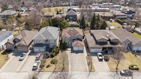 Photo 2 at 11 Sorrento Drive, North Richvale, Richmond Hill