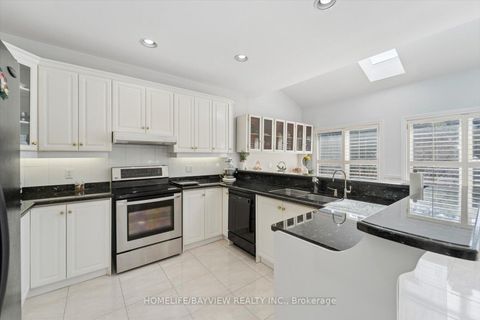 Photo 16 at 11 Sorrento Drive, North Richvale, Richmond Hill