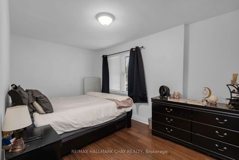 Photo 9 at 254 St Vincent Street, Wellington, Barrie