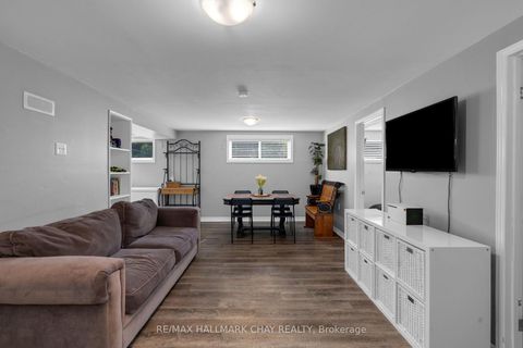 Photo 11 at 254 St Vincent Street, Wellington, Barrie