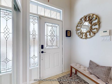 Photo 2 at 128 Daiseyfield Crescent, Vellore Village, Vaughan