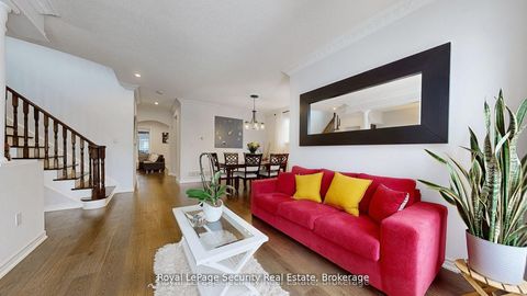 Photo 3 at 128 Daiseyfield Crescent, Vellore Village, Vaughan
