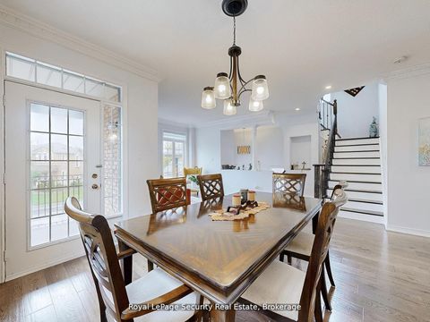 Photo 10 at 128 Daiseyfield Crescent, Vellore Village, Vaughan