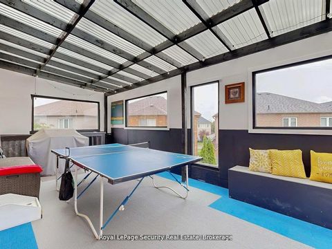 Photo 18 at 128 Daiseyfield Crescent, Vellore Village, Vaughan