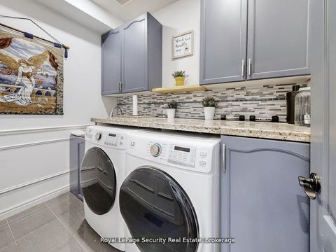 Photo 20 at 128 Daiseyfield Crescent, Vellore Village, Vaughan