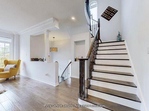 Photo 22 at 128 Daiseyfield Crescent, Vellore Village, Vaughan