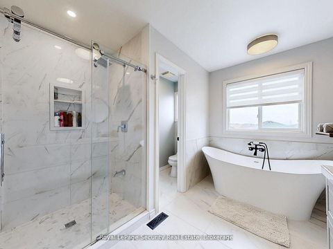 Photo 27 at 128 Daiseyfield Crescent, Vellore Village, Vaughan