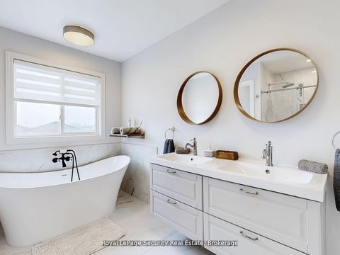Photo 28 at 128 Daiseyfield Crescent, Vellore Village, Vaughan