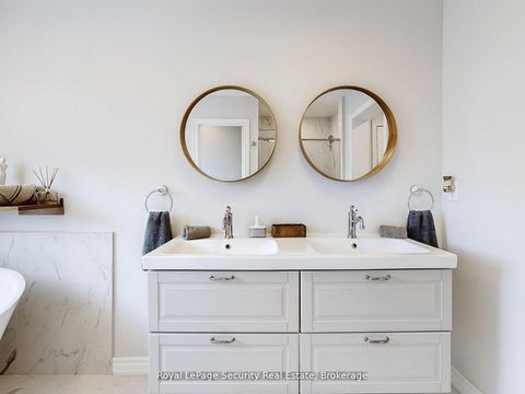 Photo 30 at 128 Daiseyfield Crescent, Vellore Village, Vaughan