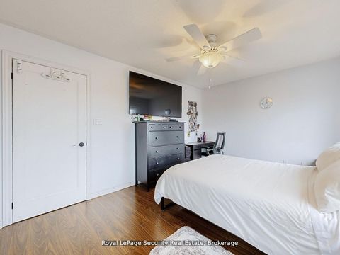 Photo 33 at 128 Daiseyfield Crescent, Vellore Village, Vaughan