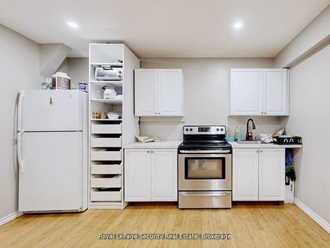 Photo 39 at 128 Daiseyfield Crescent, Vellore Village, Vaughan