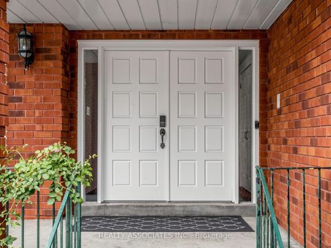 Photo 4 at 96 Zinnia Place S, West Woodbridge, Vaughan