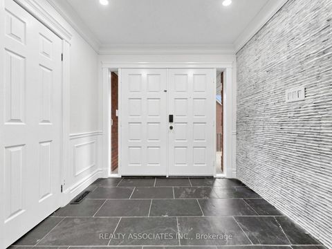 Photo 5 at 96 Zinnia Place S, West Woodbridge, Vaughan