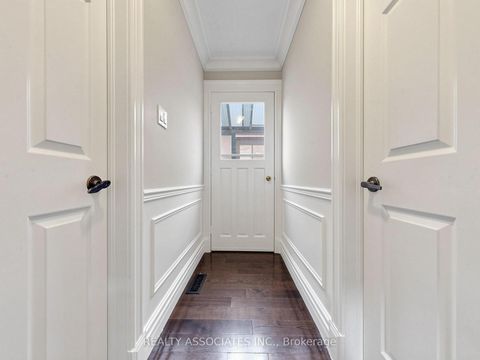 Photo 7 at 96 Zinnia Place S, West Woodbridge, Vaughan