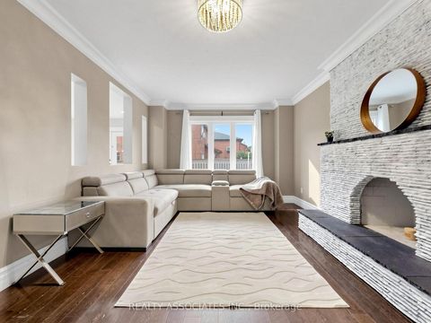 Photo 9 at 96 Zinnia Place S, West Woodbridge, Vaughan