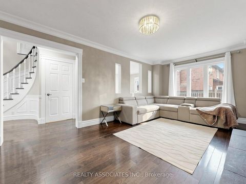 Photo 10 at 96 Zinnia Place S, West Woodbridge, Vaughan