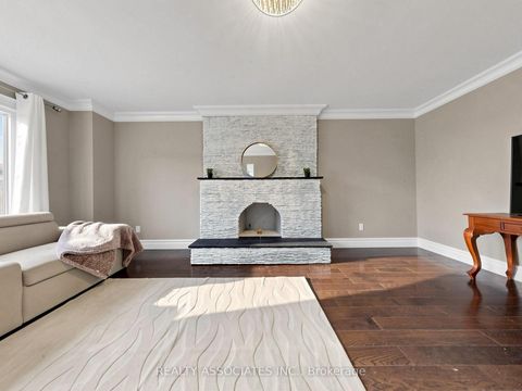 Photo 11 at 96 Zinnia Place S, West Woodbridge, Vaughan