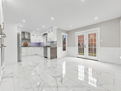 Photo 12 at 96 Zinnia Place S, West Woodbridge, Vaughan