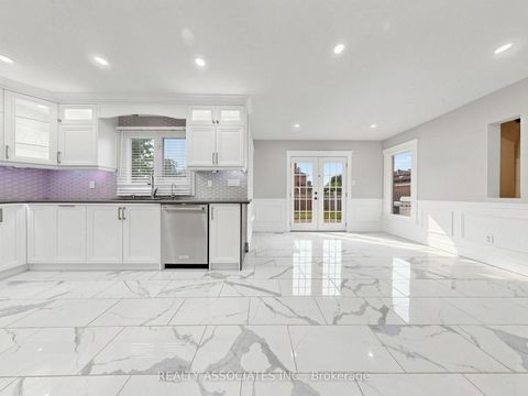 Photo 13 at 96 Zinnia Place S, West Woodbridge, Vaughan