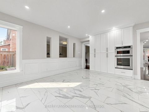Photo 15 at 96 Zinnia Place S, West Woodbridge, Vaughan