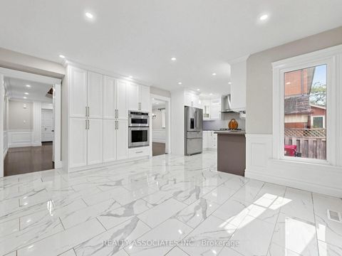 Photo 16 at 96 Zinnia Place S, West Woodbridge, Vaughan