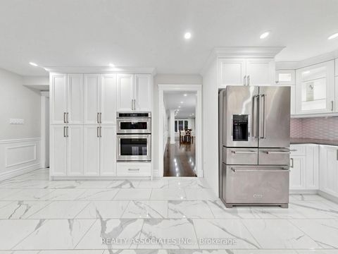 Photo 17 at 96 Zinnia Place S, West Woodbridge, Vaughan
