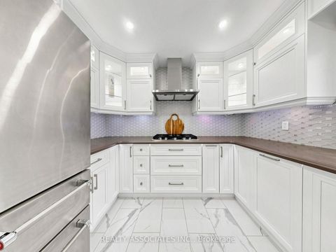 Photo 18 at 96 Zinnia Place S, West Woodbridge, Vaughan