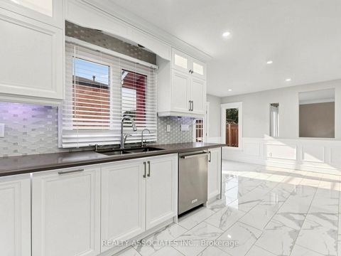 Photo 19 at 96 Zinnia Place S, West Woodbridge, Vaughan