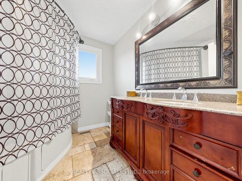 Photo 25 at 96 Zinnia Place S, West Woodbridge, Vaughan