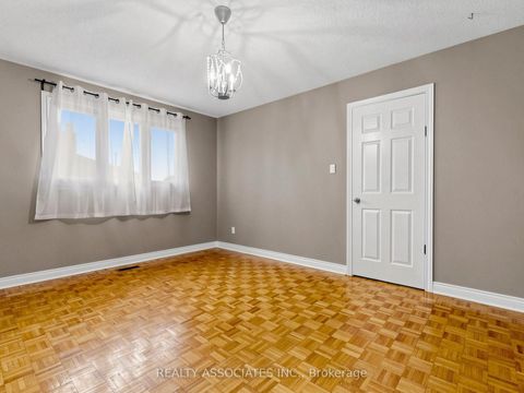 Photo 29 at 96 Zinnia Place S, West Woodbridge, Vaughan