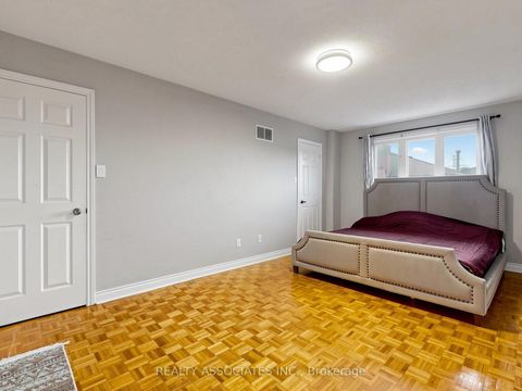 Photo 31 at 96 Zinnia Place S, West Woodbridge, Vaughan