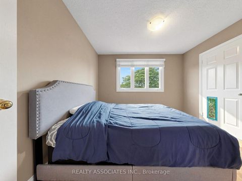 Photo 34 at 96 Zinnia Place S, West Woodbridge, Vaughan