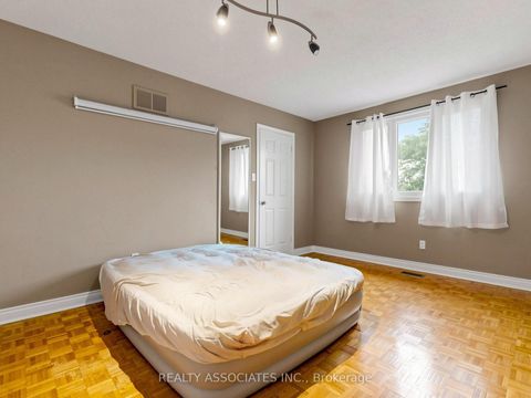 Photo 35 at 96 Zinnia Place S, West Woodbridge, Vaughan