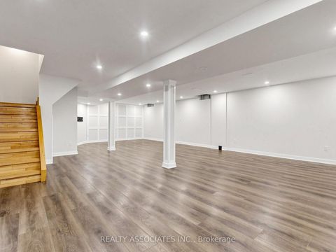 Photo 37 at 96 Zinnia Place S, West Woodbridge, Vaughan