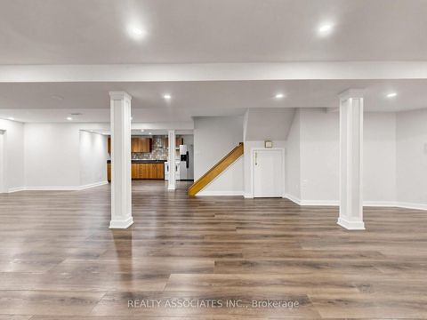 Photo 38 at 96 Zinnia Place S, West Woodbridge, Vaughan