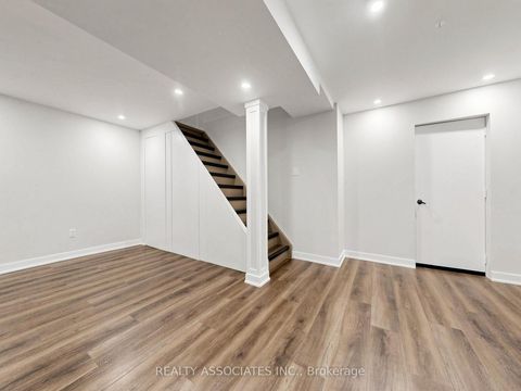 Photo 40 at 96 Zinnia Place S, West Woodbridge, Vaughan