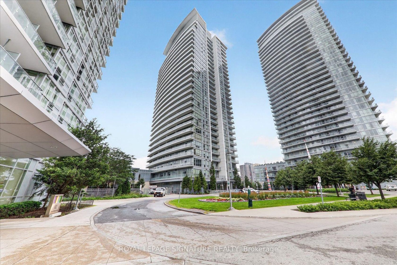 2112 - 66 Forest Manor Road, Henry Farm, Toronto photo number 2